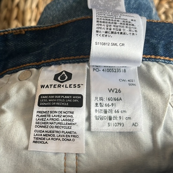 Levis l 501 mid-thigh jean shorts - Picture 4 of 5